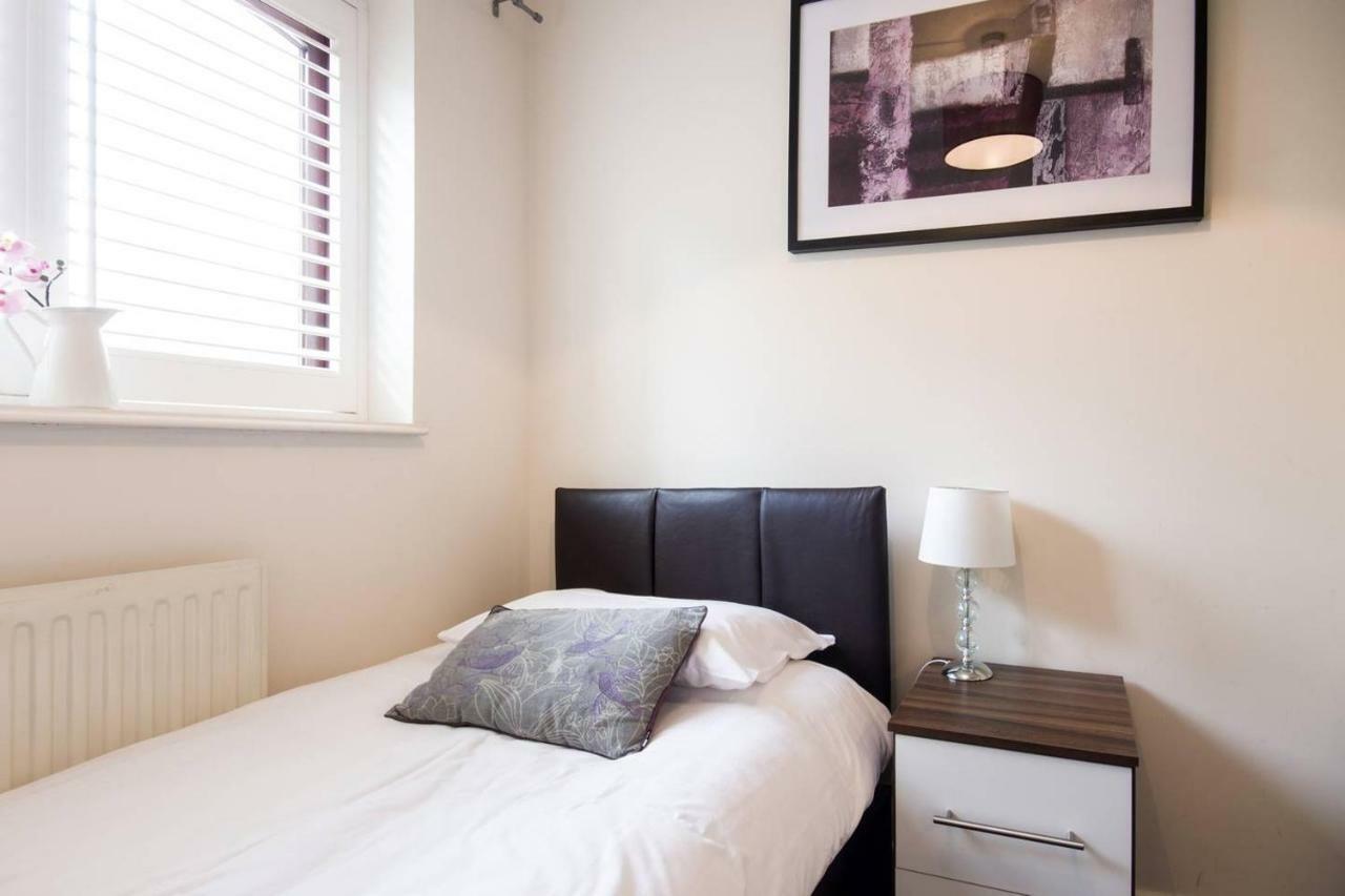 Spacious House, Sleeps 7 People Reading Exterior foto